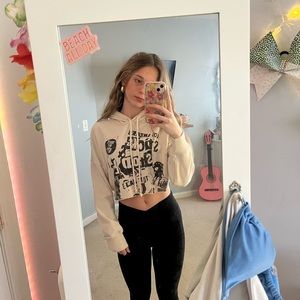 Cream Graphic Hoodie Cropped